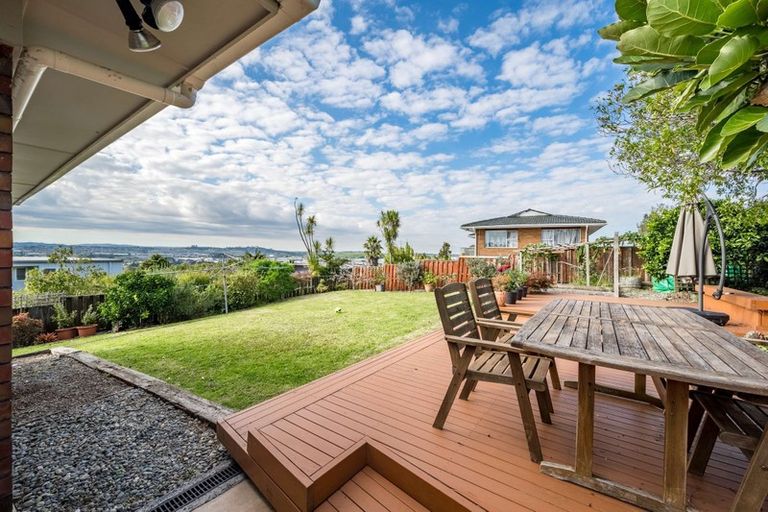 Photo of property in 19 Downsview Road, Pakuranga Heights, Auckland, 2010