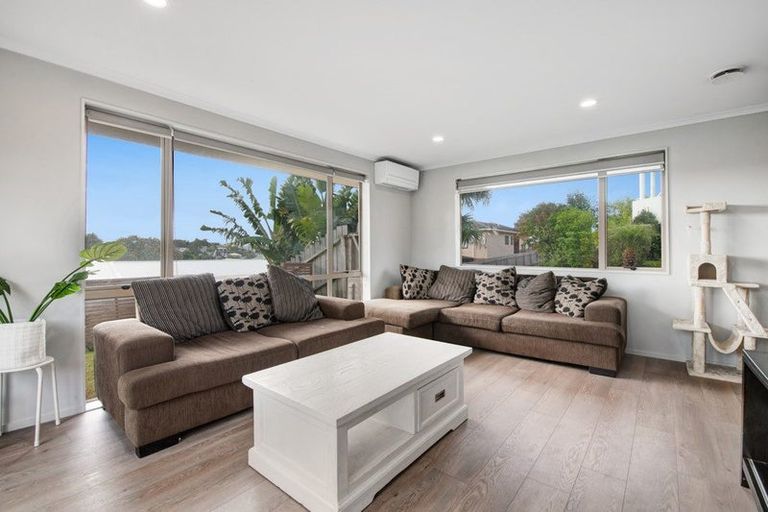 Photo of property in 9 Jean Place, Stanmore Bay, Whangaparaoa, 0932