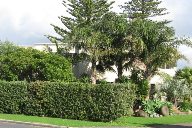 Photo of property in 3 Marellen Drive, Red Beach, 0932