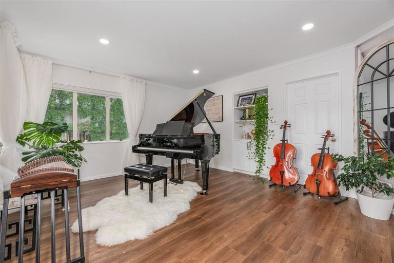 Photo of property in 35 Picasso Drive, West Harbour, Auckland, 0618