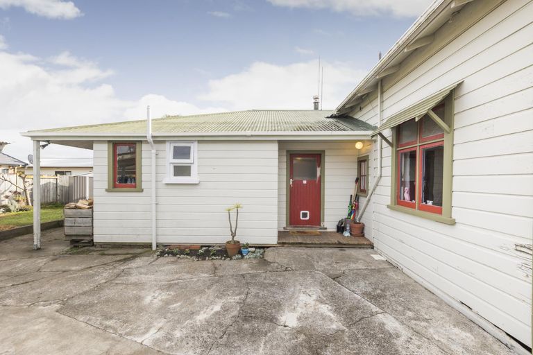 Photo of property in 10 Stewart Crescent, Hokowhitu, Palmerston North, 4410
