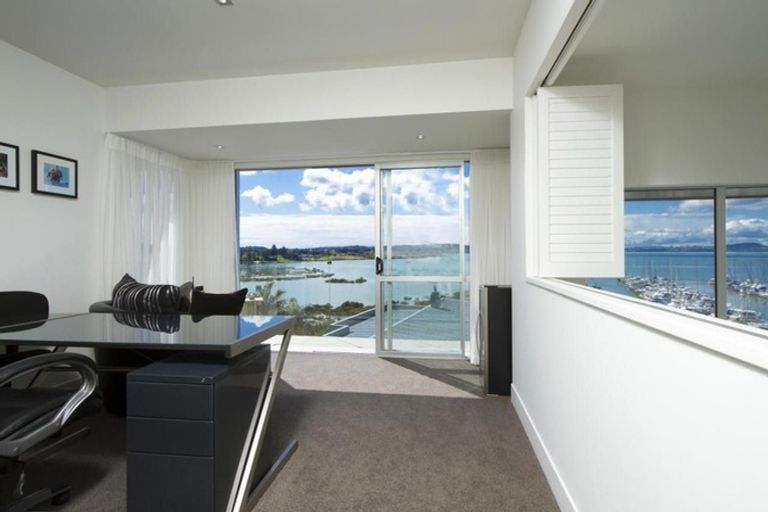 Photo of property in 15 Courtneys, West Harbour, Auckland, 0618