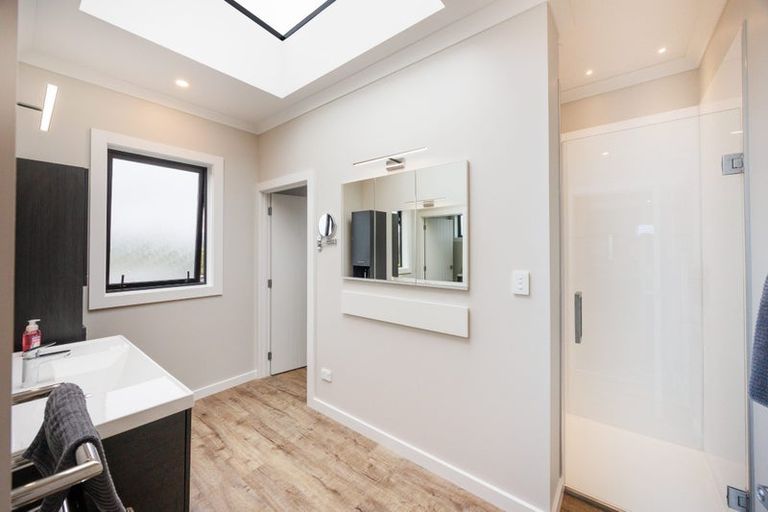 Photo of property in 10 Coutts Way, Fitzherbert, Palmerston North, 4410