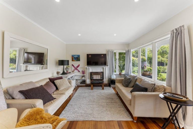 Photo of property in 33 Jocelyn Crescent, Pinehaven, Upper Hutt, 5019