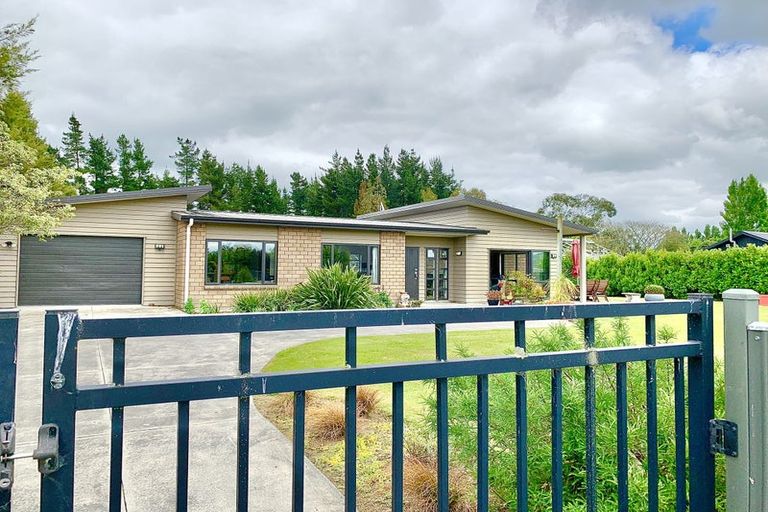 Photo of property in 8 Latham Stubbs Crescent, Waipawa, 4210
