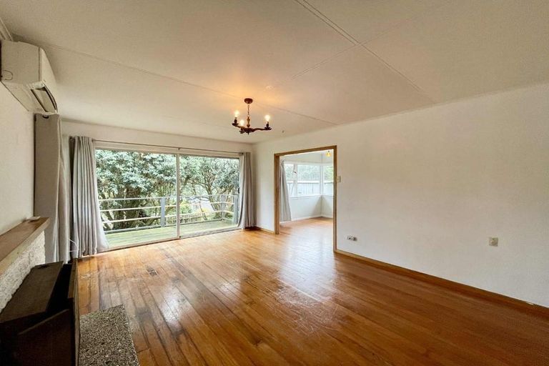 Photo of property in 15 Beaumont Crescent, Frankleigh Park, New Plymouth, 4310