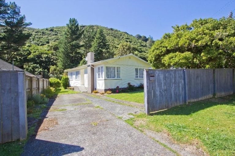 Photo of property in 61 Sunny Grove, Wainuiomata, Lower Hutt, 5014
