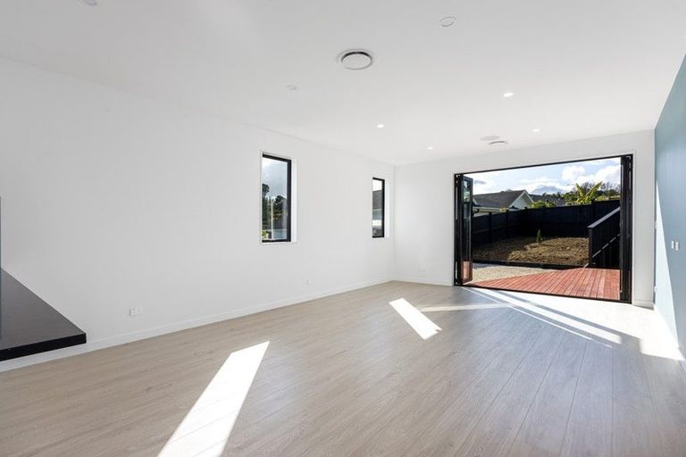 Photo of property in 13 Franheim Crescent, Orewa, 0931