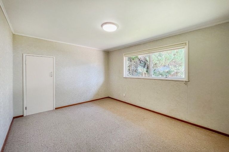 Photo of property in 94 Lantana Road, Green Bay, Auckland, 0604