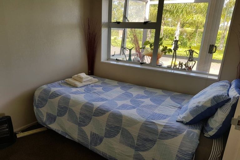 Photo of property in 140 Kaipara Road, Papakura, 2582