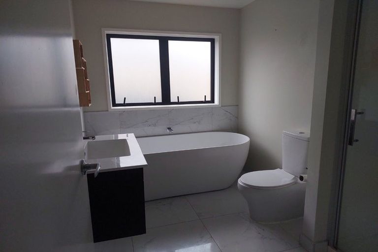 Photo of property in 8 Opouatu Avenue, Glenbrook, 2681