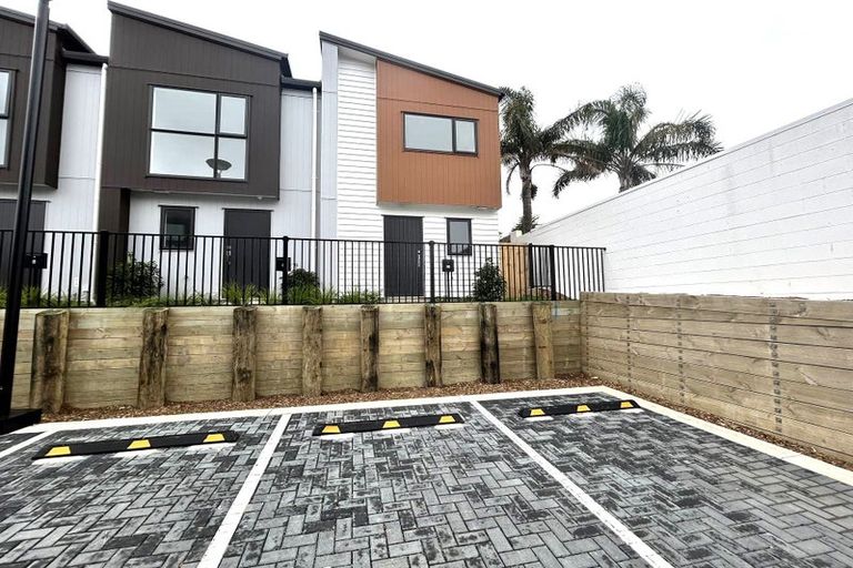Photo of property in 10 Raupeti Lane, Henderson, Auckland, 0612
