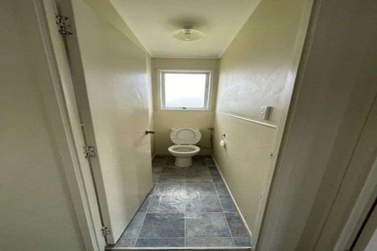 Photo of property in 28 Hinton Place, Weymouth, Auckland, 2103