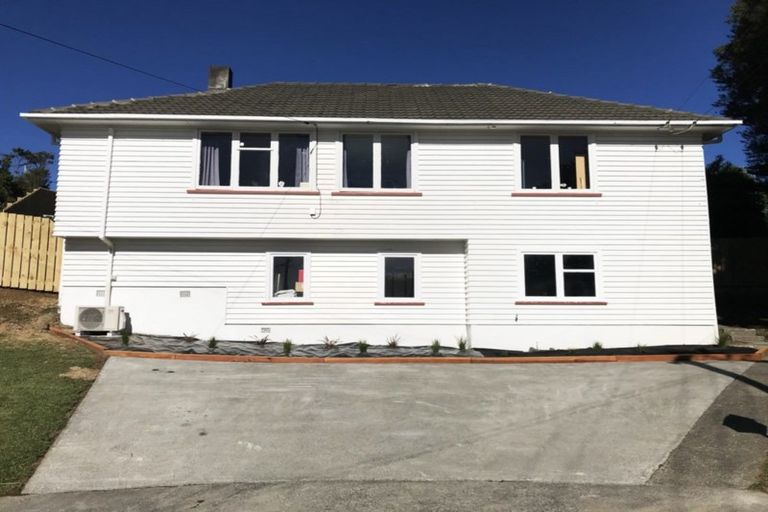 Photo of property in 9 Berkshire Grove, Cannons Creek, Porirua, 5024