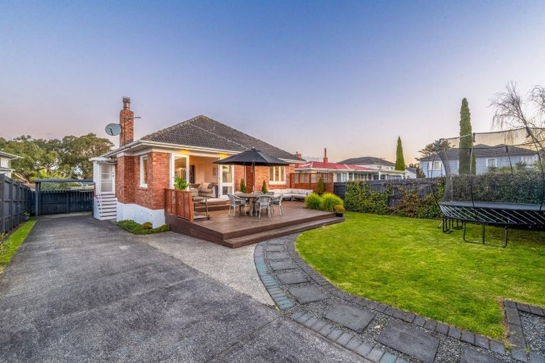 Photo of property in 20 Bradbury Road, Botany Downs, Auckland, 2010