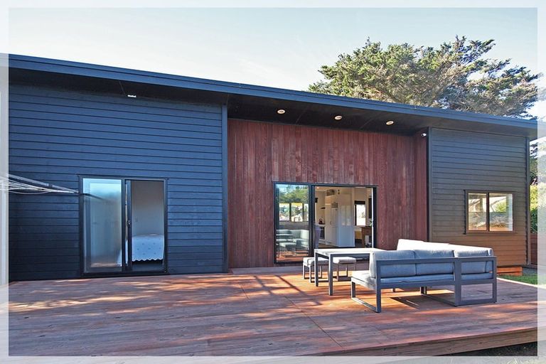 Photo of property in 6 Dustin Street, Foxton Beach, Foxton, 4815