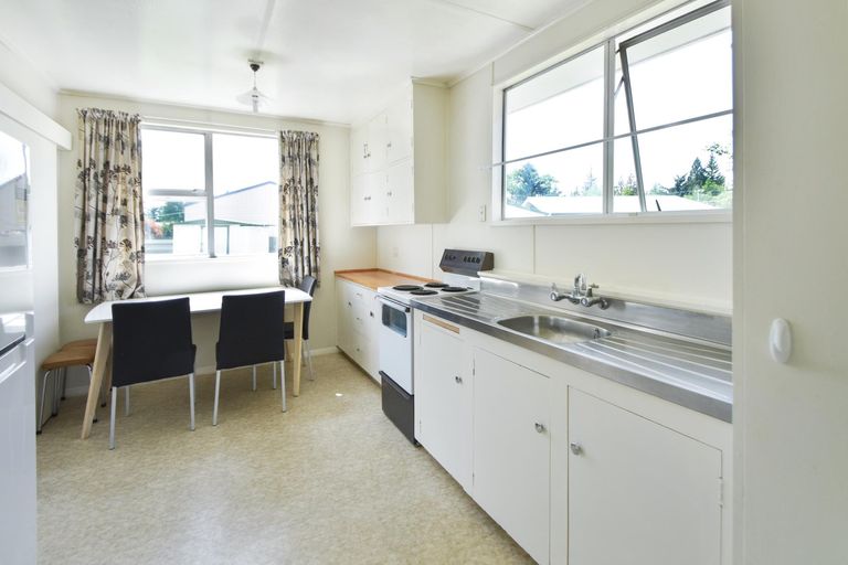 Photo of property in 2 Hunter Crescent, Twizel, 7901