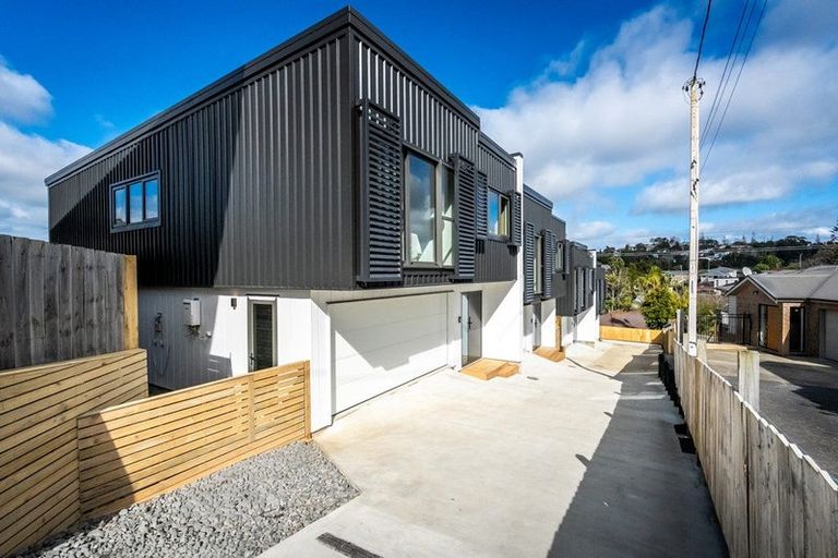 Photo of property in 69b Chivalry Road, Glenfield, Auckland, 0629