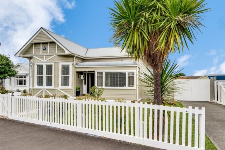 Photo of property in 72 Nelson Crescent, Napier South, Napier, 4110