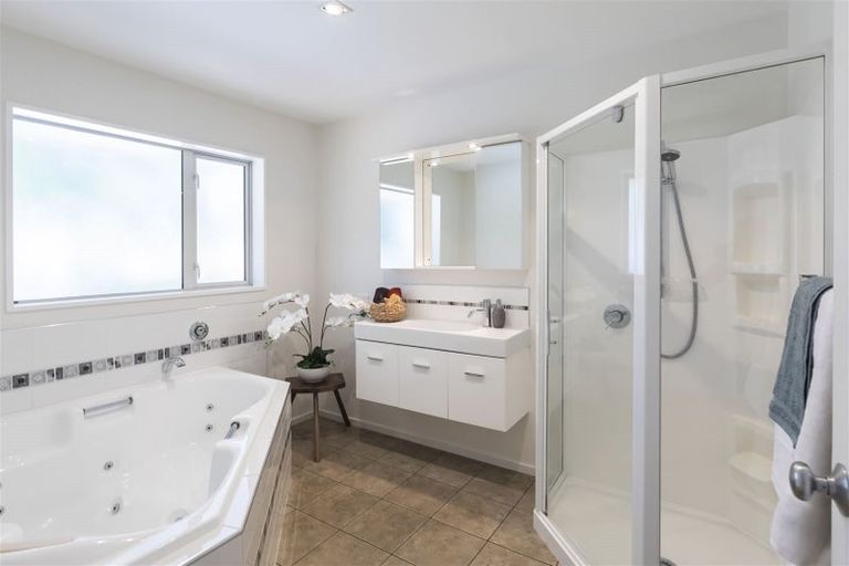 Photo of property in 72 Memorial Avenue, Ilam, Christchurch, 8053