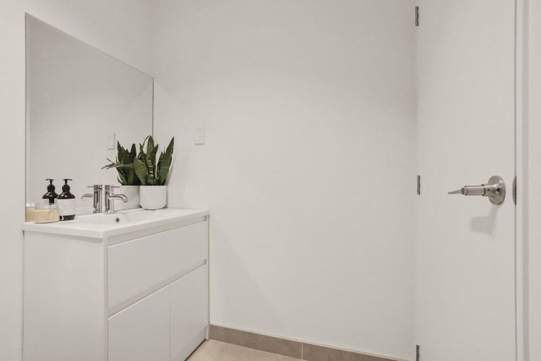 Photo of property in 3 Kaman Seasprite Road, Hobsonville, Auckland, 0616