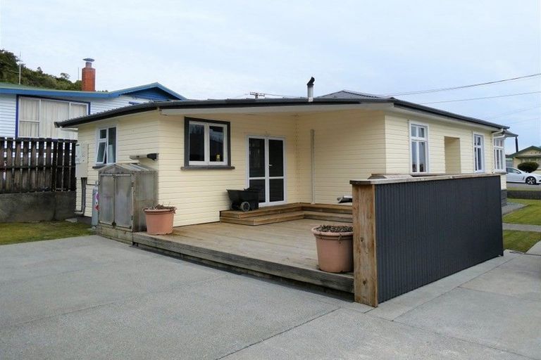 Photo of property in 17 Ashmore Avenue, Cobden, Greymouth, 7802