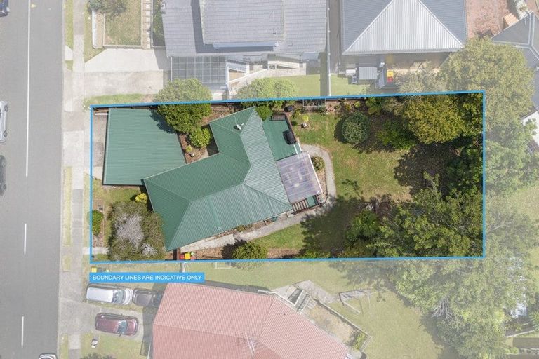 Photo of property in 38 Chatsworth Crescent, Pakuranga Heights, Auckland, 2010