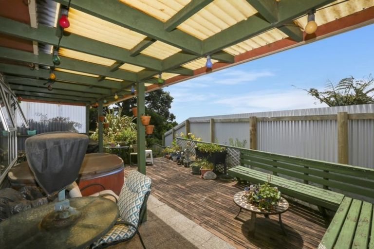 Photo of property in 6 Parris Street, Moturoa, New Plymouth, 4310