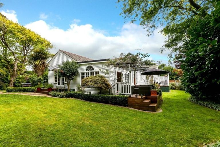 Photo of property in 94 Belt Road, New Plymouth, 4310