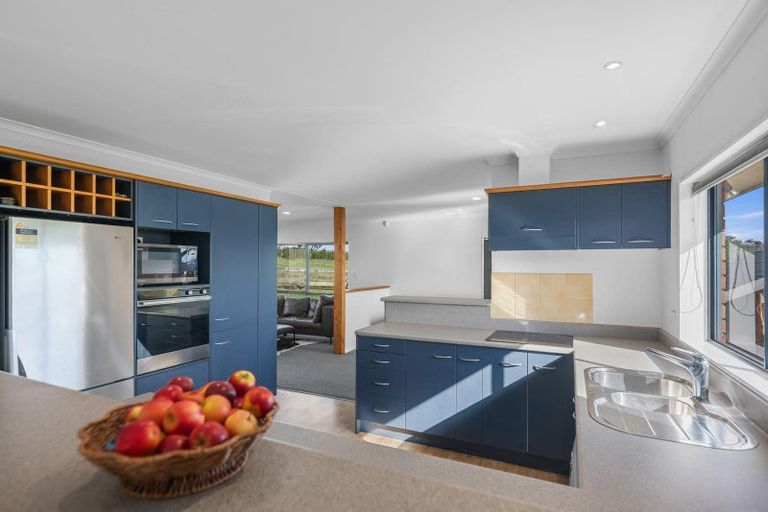 Photo of property in 118 Cottle Road, Taupaki, Henderson, 0782