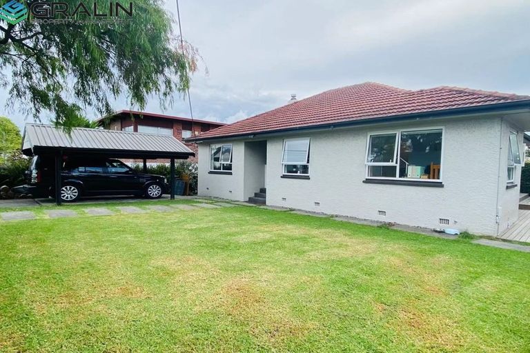 Photo of property in 1/9 Corrella Road, Belmont, Auckland, 0622
