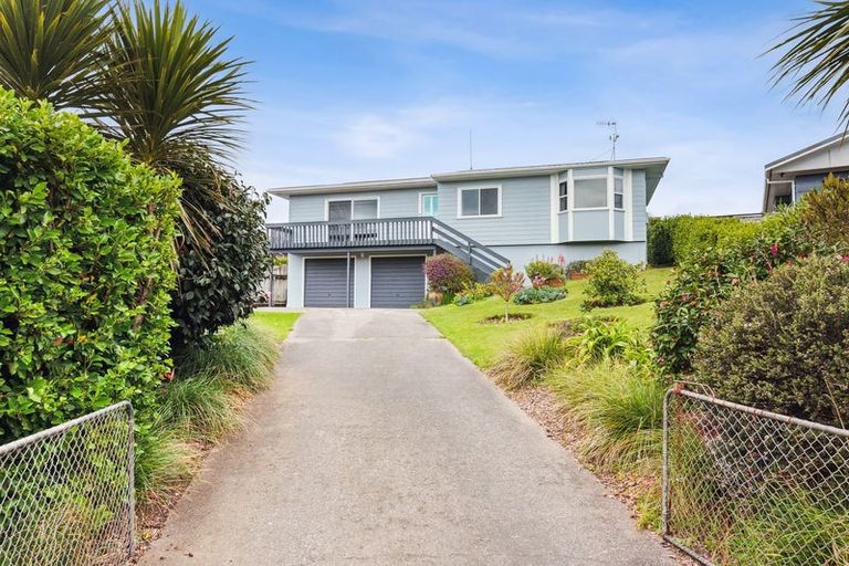 Photo of property in 9 Ross Grove, Paraparaumu, 5032