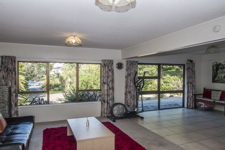 Photo of property in 13 Reynolds Place, Torbay, Auckland, 0630