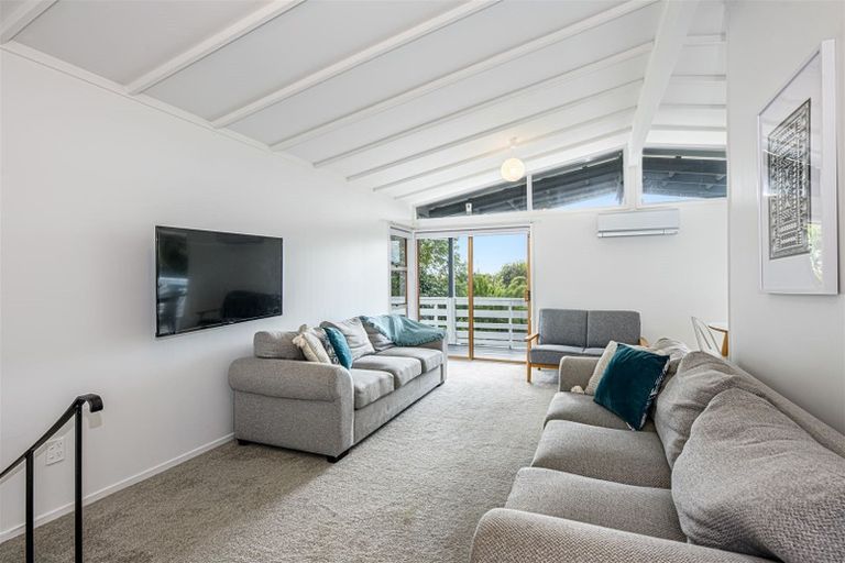 Photo of property in 100 Awaroa Road, Sunnyvale, Auckland, 0612