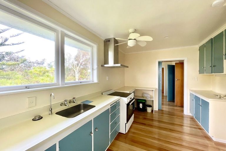 Photo of property in 18a Tomo Street, New Lynn, Auckland, 0600