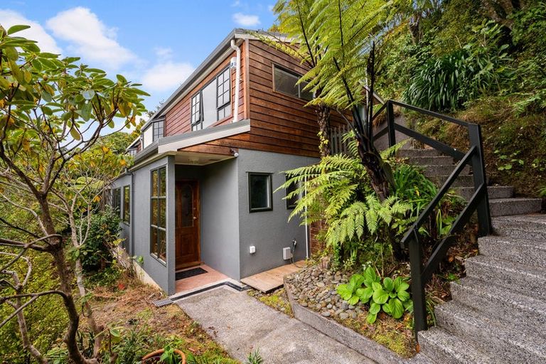 Photo of property in 17 David Crescent, Karori, Wellington, 6012