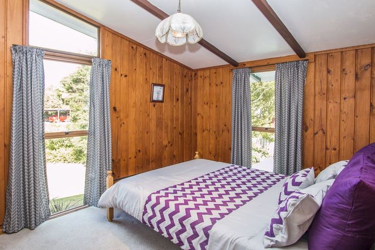 Photo of property in 13 Reynolds Place, Torbay, Auckland, 0630