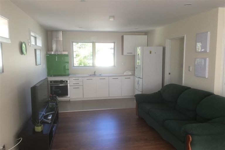 Photo of property in 17a Knightsbridge Drive, Forrest Hill, Auckland, 0620