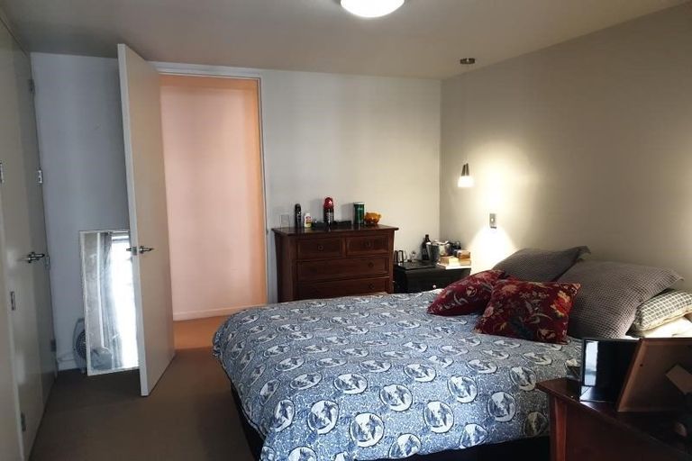 Photo of property in Montreaux Apartments, 7j/164 The Terrace, Wellington Central, Wellington, 6011