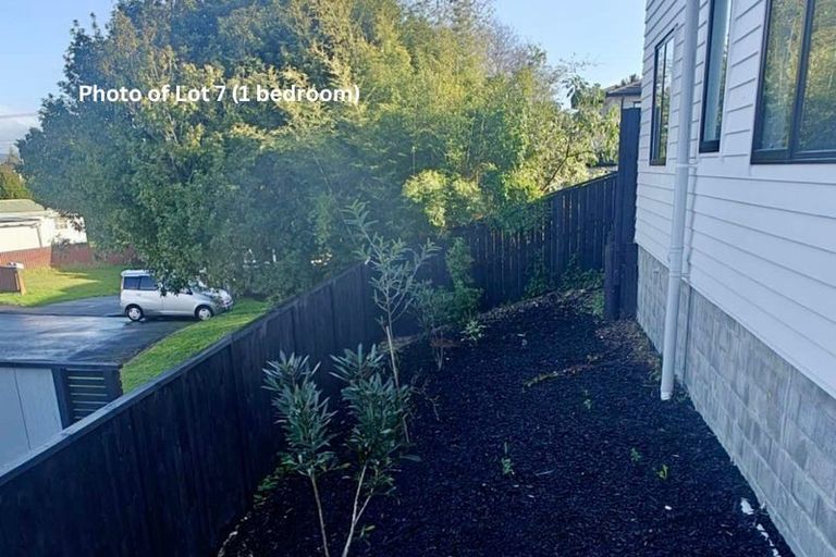Photo of property in 8/18 Sylvan Crescent, Te Atatu South, Auckland, 0610