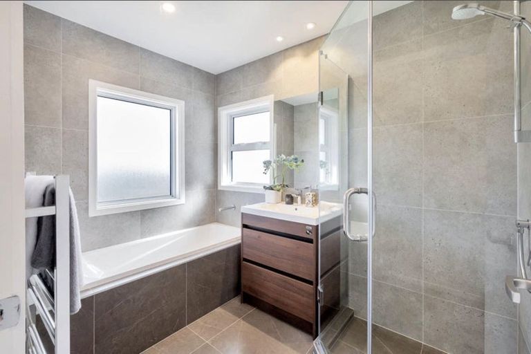 Photo of property in 41 Knights Road, Rothesay Bay, Auckland, 0630