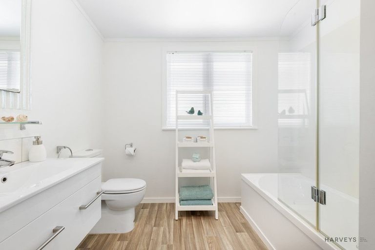 Photo of property in 20 Norman Road, Titirangi, Auckland, 0604