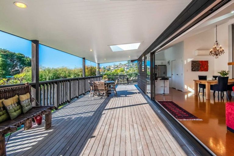 Photo of property in 1/1 Mayfair Crescent, Mairangi Bay, Auckland, 0630