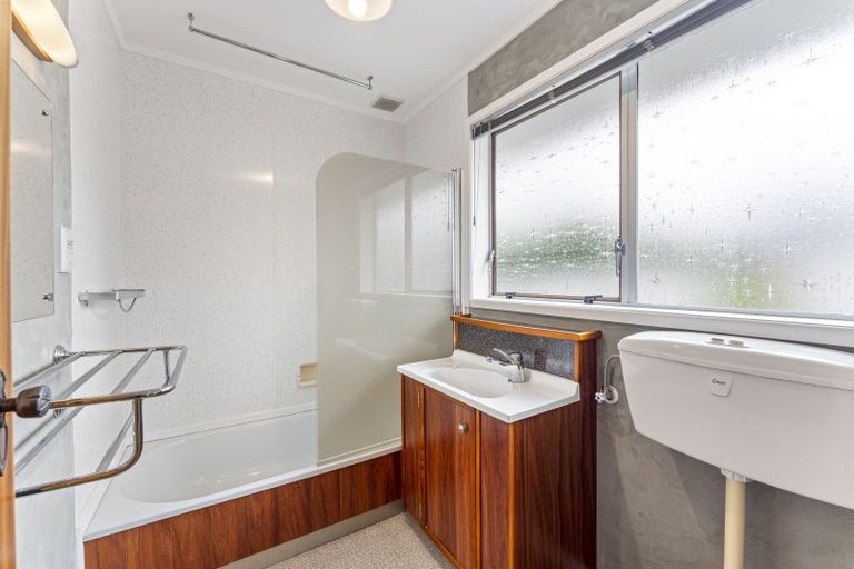 Photo of property in 2 Summit Road, Fairfield, Lower Hutt, 5011