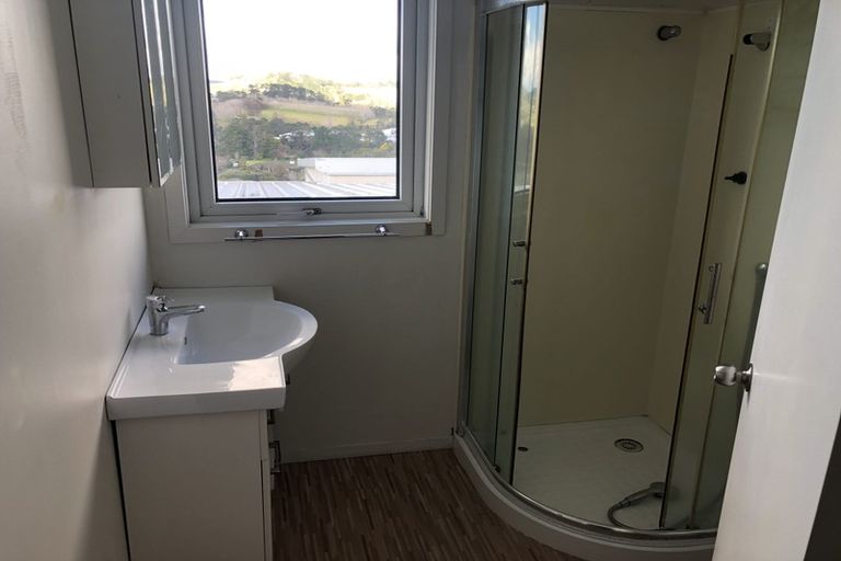 Photo of property in 25 Whangaparaoa Road, Red Beach, 0932