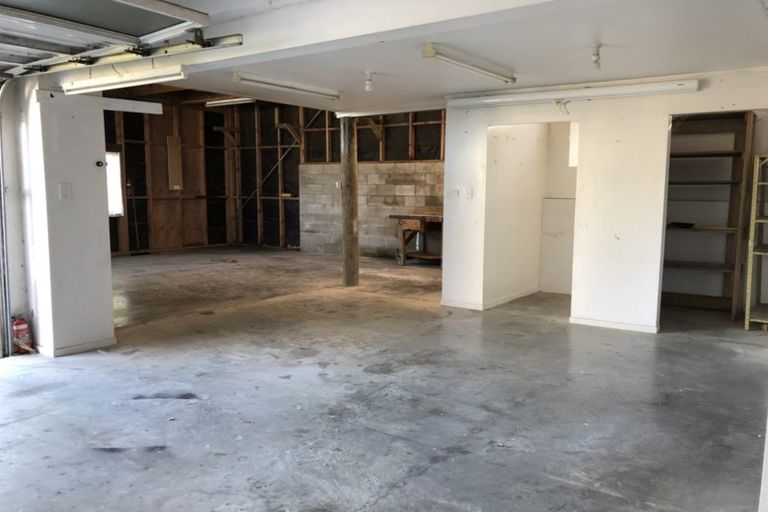 Photo of property in 1024 East Coast Road, Fairview Heights, Auckland, 0630