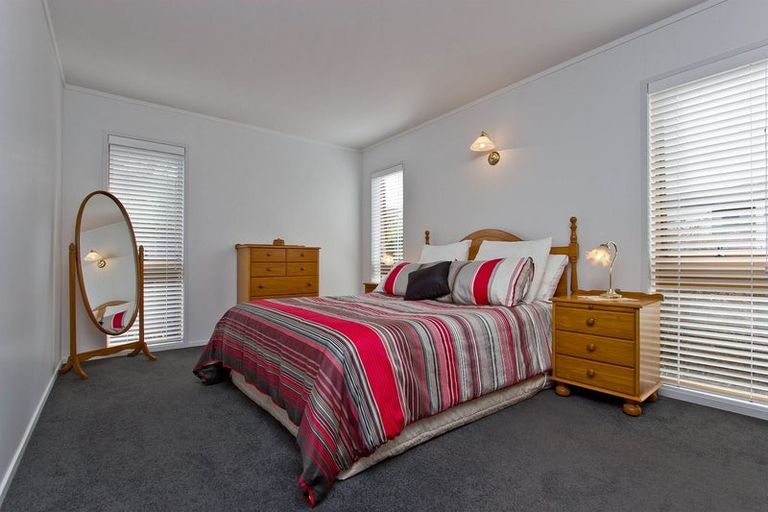 Photo of property in 71 Sandspit Road, Shelly Park, Auckland, 2014