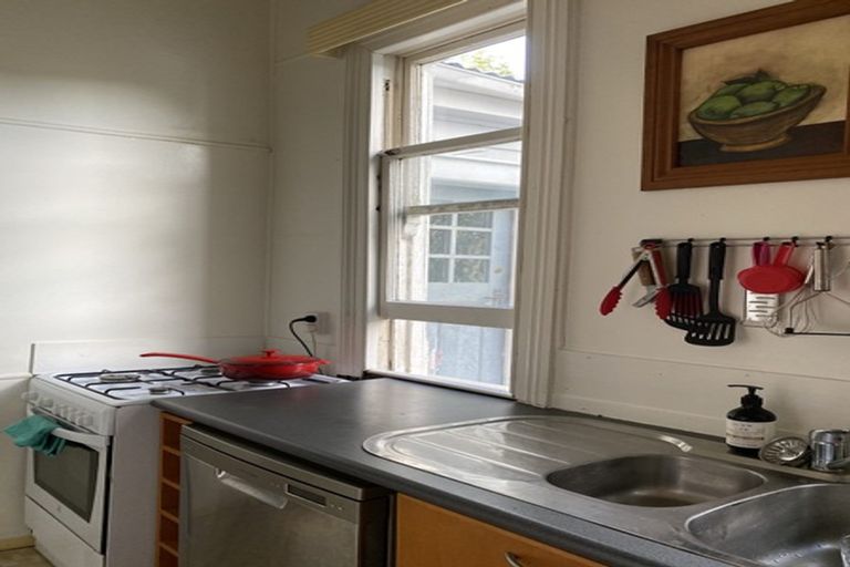 Photo of property in 18 Shoal Bay Road, Devonport, Auckland, 0624