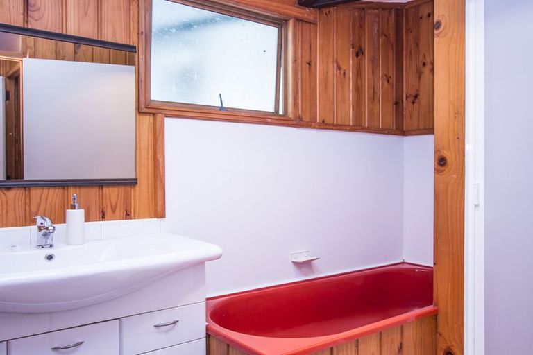 Photo of property in 13 Reynolds Place, Torbay, Auckland, 0630