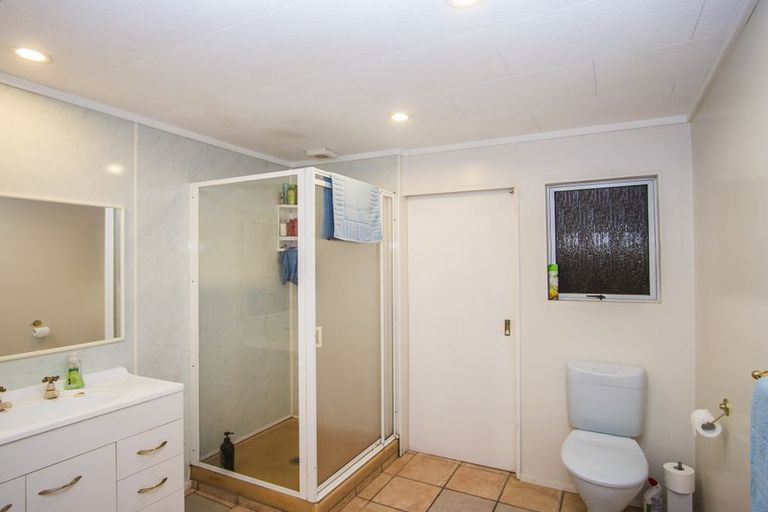 Photo of property in 13 Reynolds Place, Torbay, Auckland, 0630